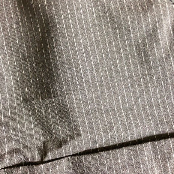 🎩BEBE Pinstripe Short🎩 - Picture 3 of 4